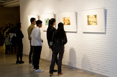 王華祥版畫展亮相愛慕美術館 回溯版畫之路，呈現藝術探索